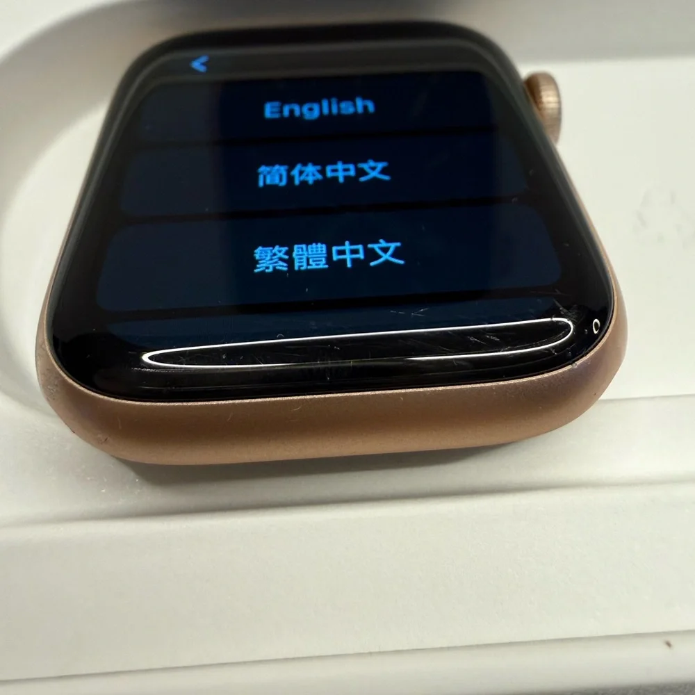 Apple series 6 Smartwatch gold aluminum 44MM with Cream Band